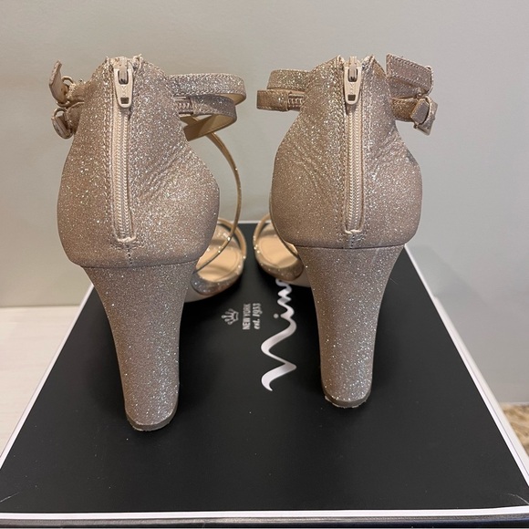 Nina Shari Sand Gold Dress Heels - Picture 9 of 11